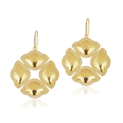 Lotus earring embedded with diamonds in 18 kt gold