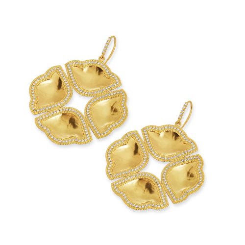 Lotus earring embedded with diamonds in 18 kt gold